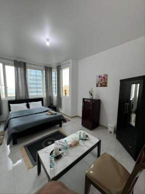 Corniche Street - Extremely Unique Room